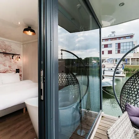 L'Escale Royale L'Isle Adam Port - Oise Hotel Exterior photo