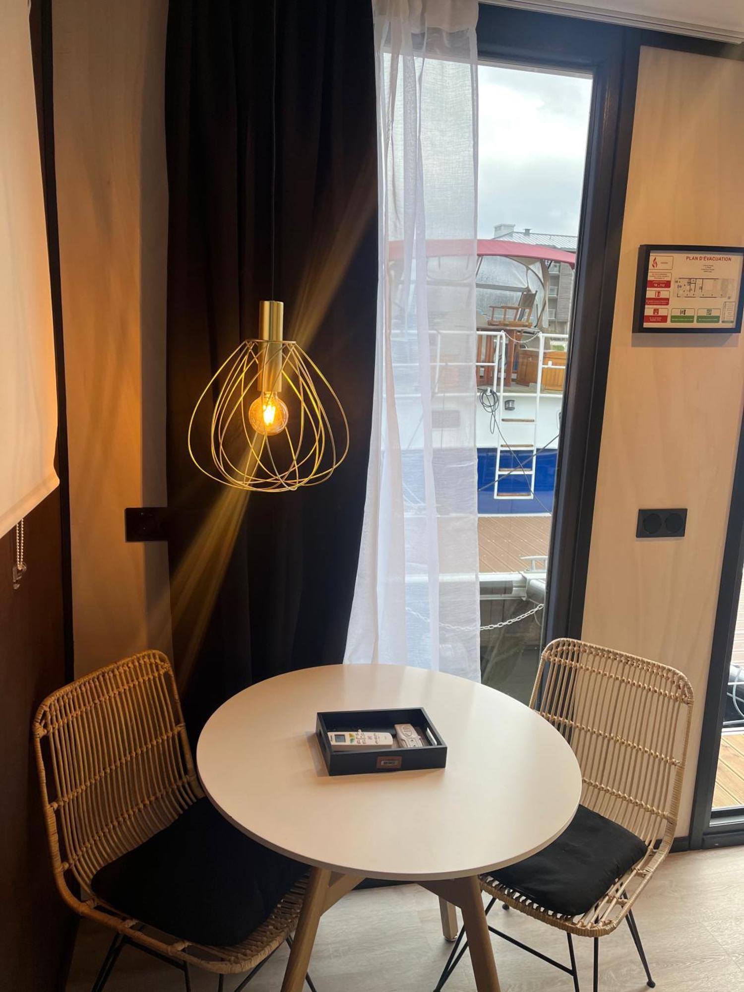 L'escale Royale Adam Port - Oise Hotel en barco *