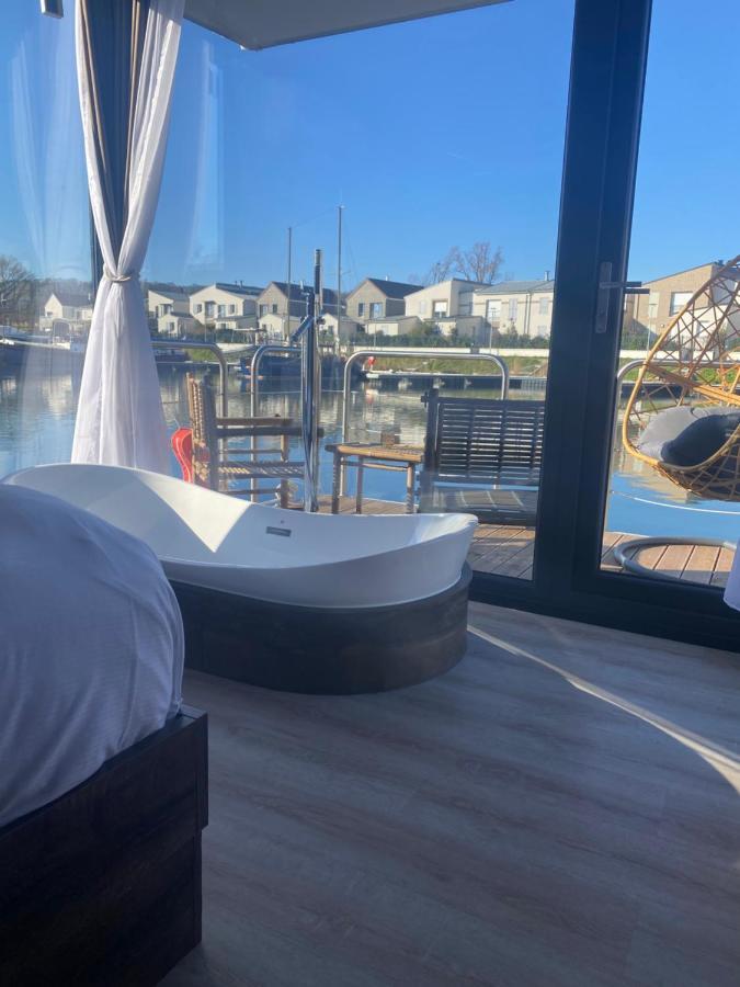 L'escale Royale Adam Port - Oise Hotel en barco *