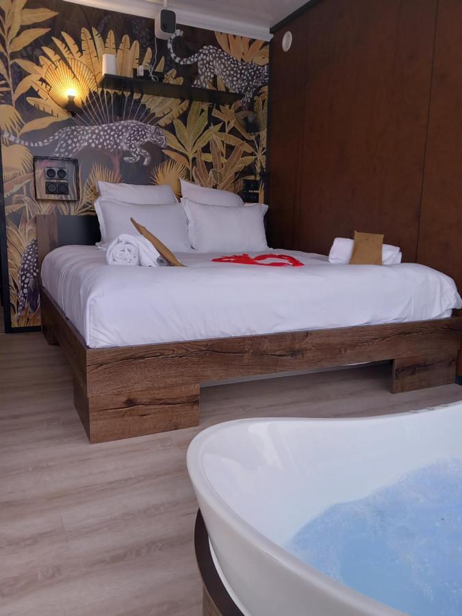 L'escale Royale Adam Port - Oise Hotel en barco *