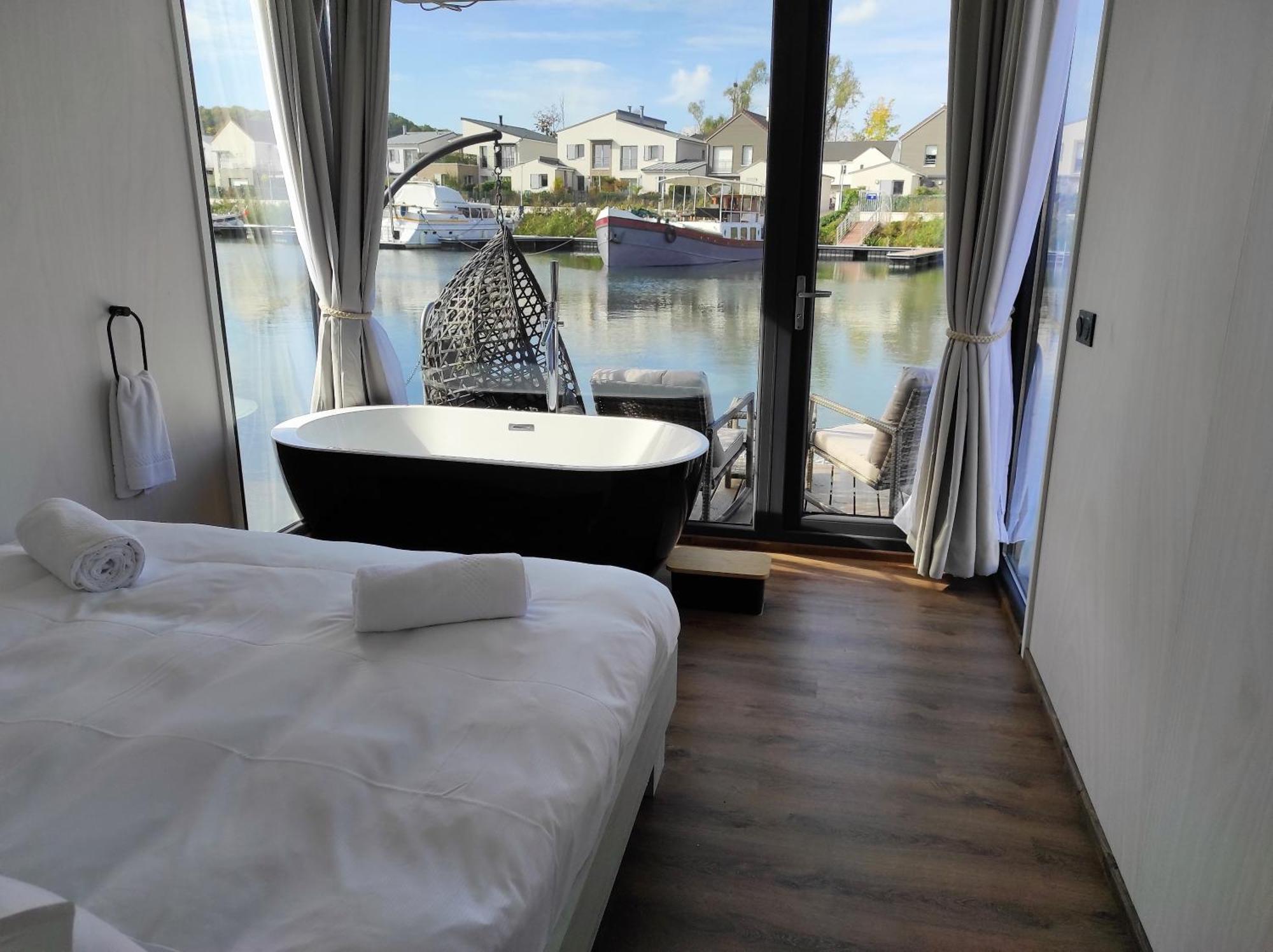 Hotel en barco L'escale Royale Adam Port - Oise *